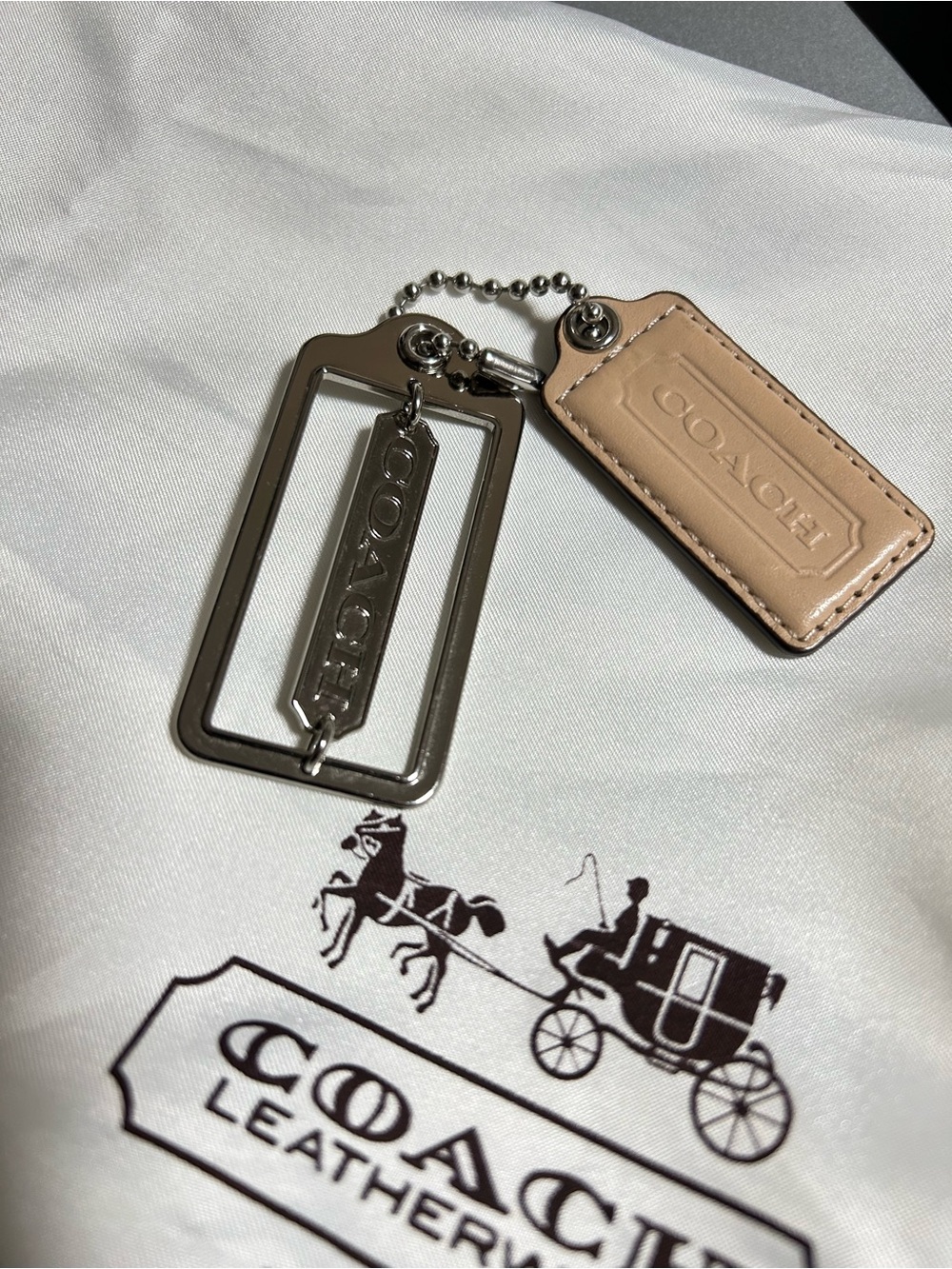 Coach Tan Leather & Silver Metal hang Tags - Picture 4 of 4
